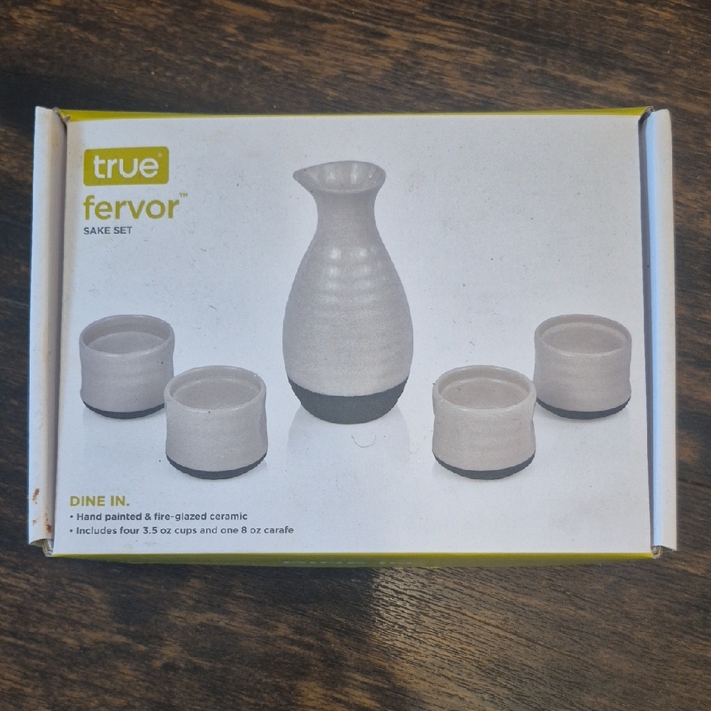 True Fervor White Ceramic Sake Set  Four 3.5 oz Cups & One 8 oz Carafe